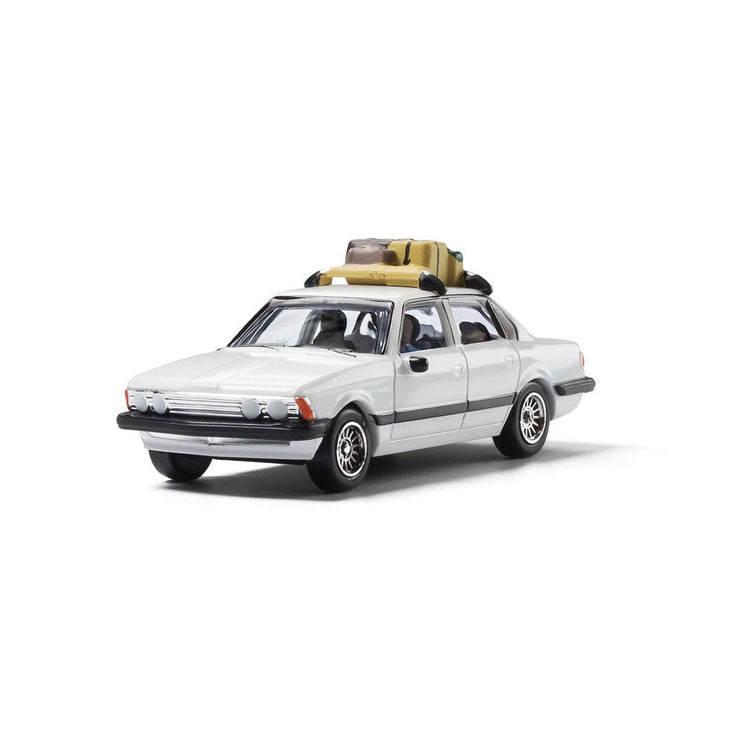 Woodland Scenics HO Scale Family Vacation Sedan Modern Era Vehicles