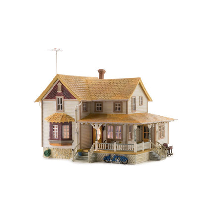 Woodland Scenics HO Scale Corner Porch House Built and Ready