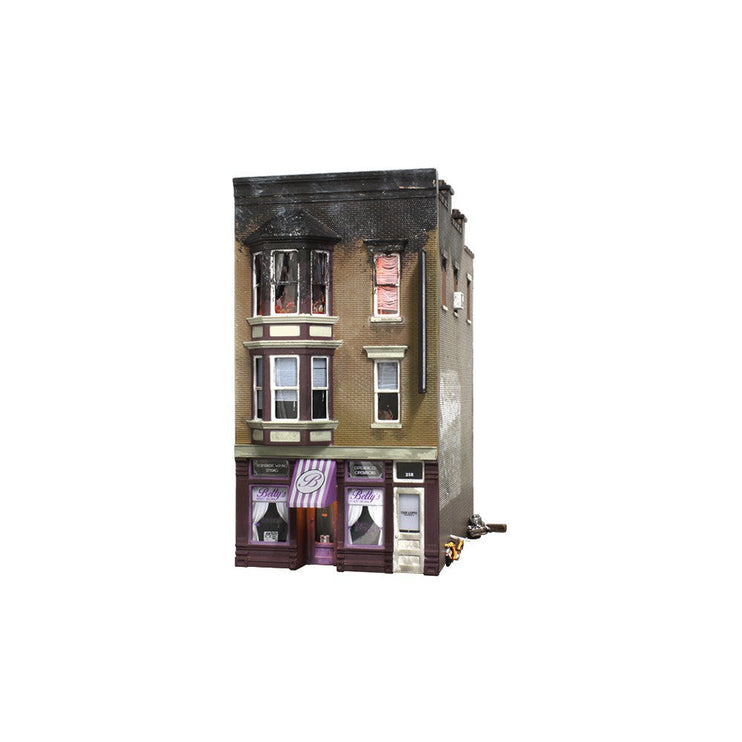 Woodland Scenics HO Scale Betty’s Burning Building Built and Ready