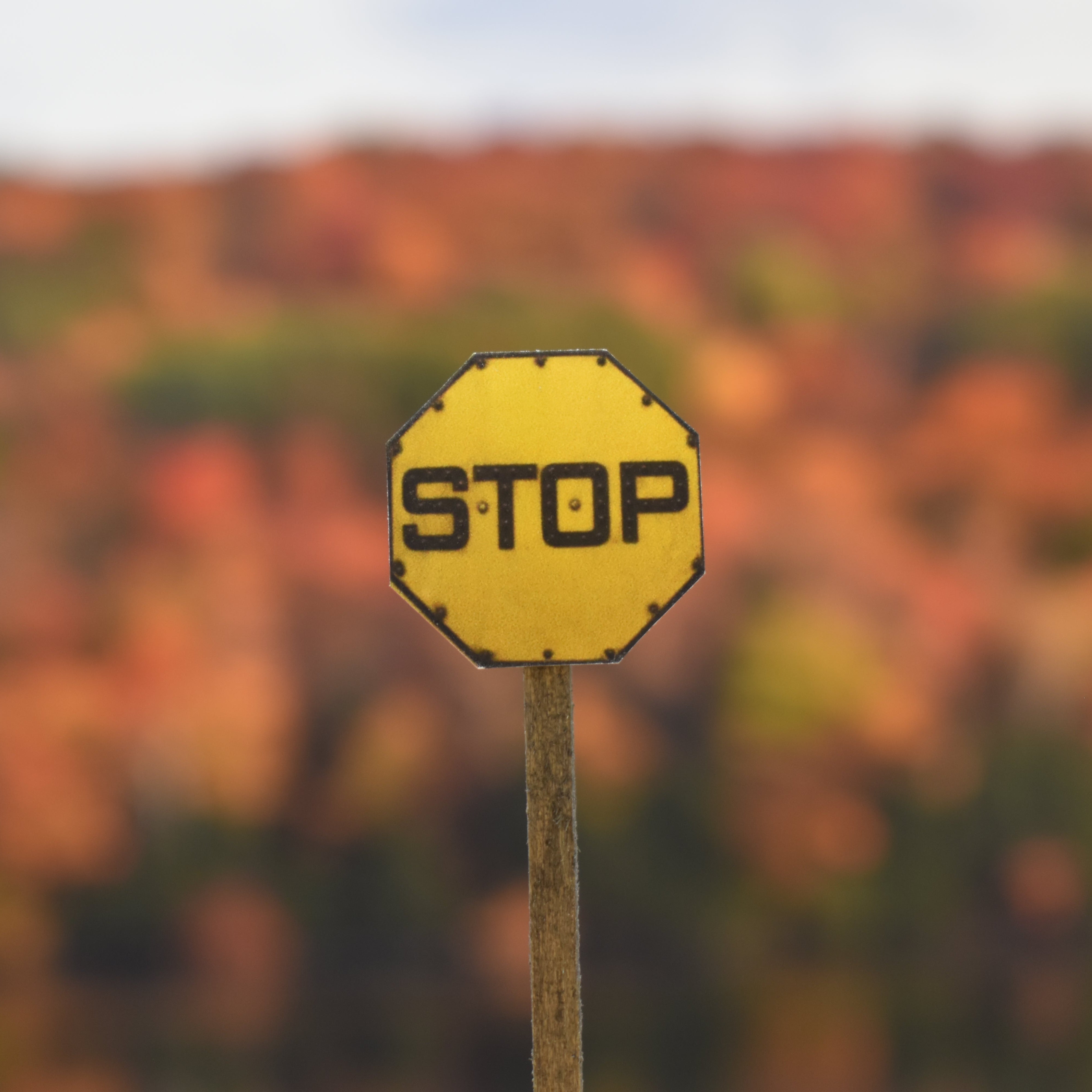 O Scale - Yellow Stop Sign w/ Rivets - 2 Pack – Train Supply